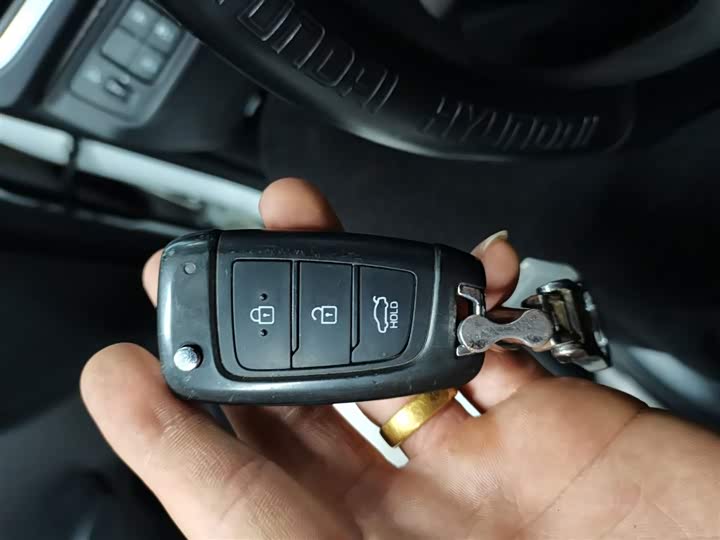 Фото 9 - Hyundai Verna