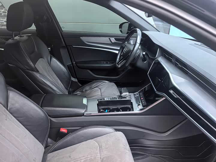 Фото 15 - Audi A6L