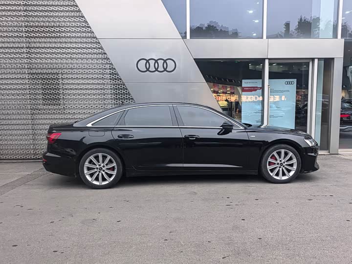 Фото 17 - Audi A6L