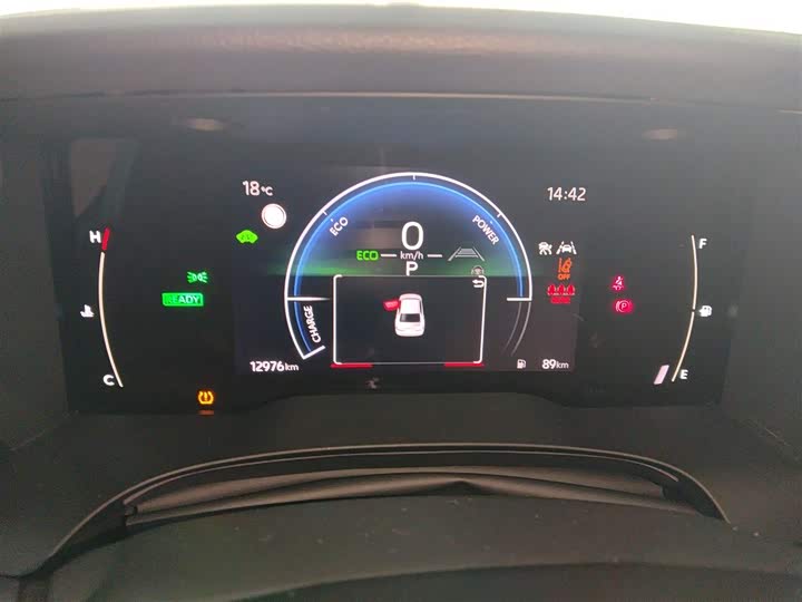 Фото 12 - Toyota Camry