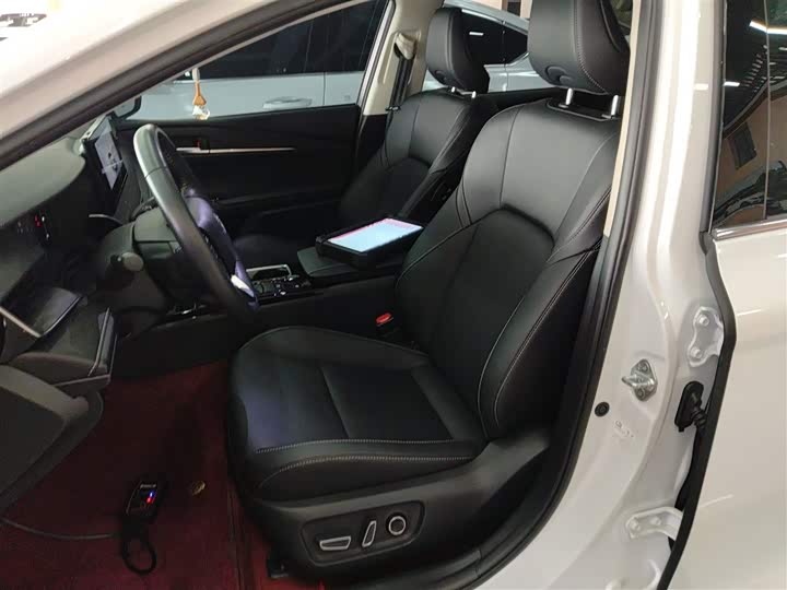 Фото 15 - Toyota Camry