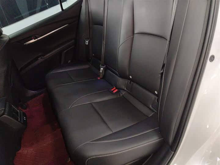 Фото 17 - Toyota Camry