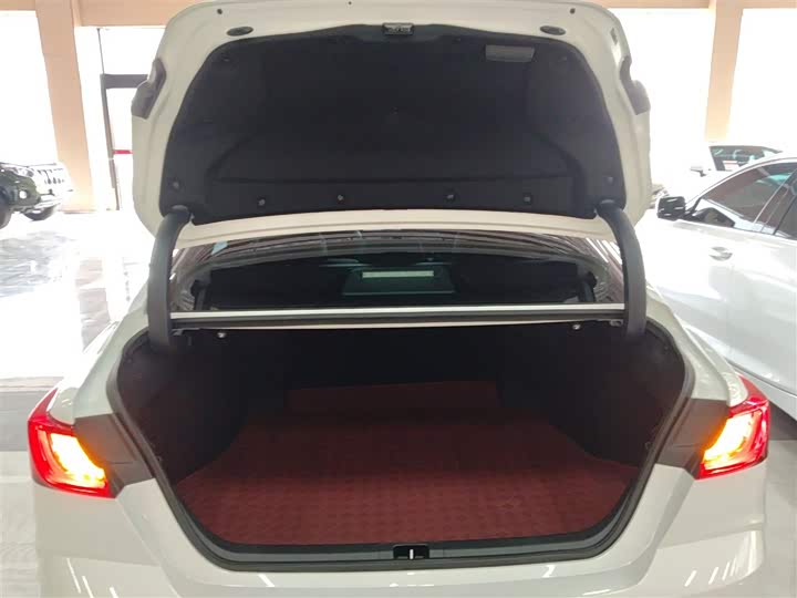 Фото 19 - Toyota Camry