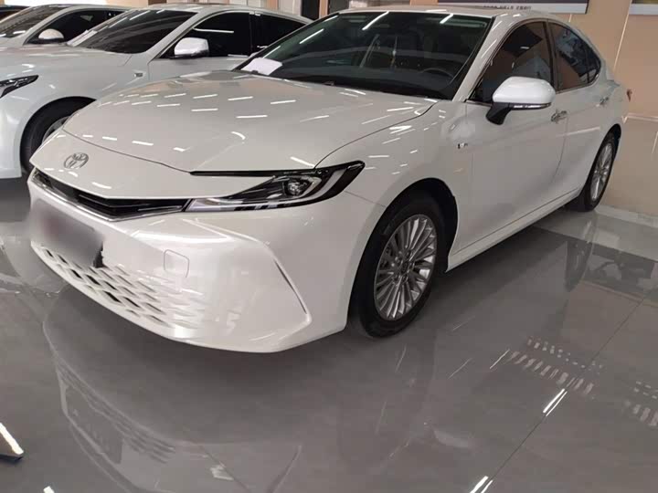 Фото 2 - Toyota Camry