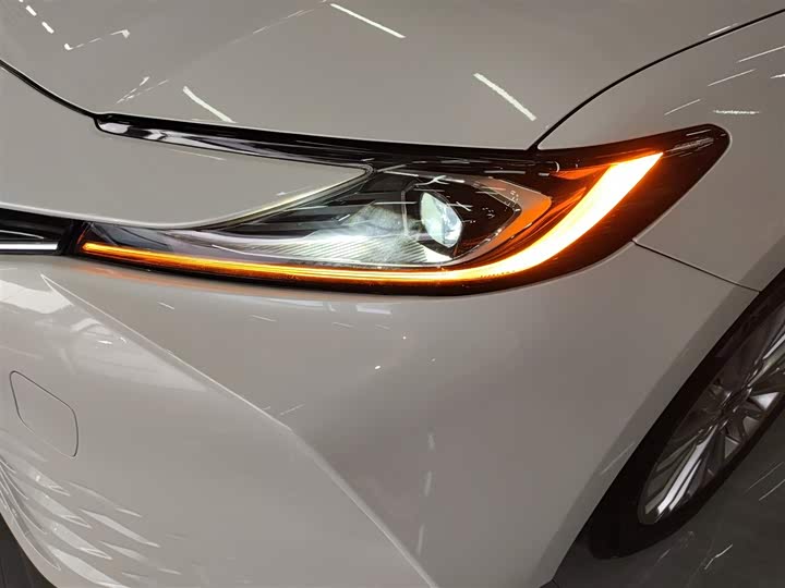 Фото 24 - Toyota Camry