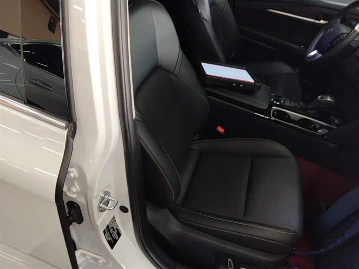 Фото 25 - Toyota Camry