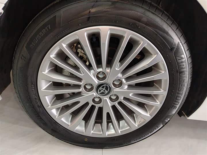 Фото 26 - Toyota Camry