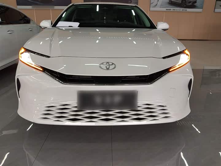 Фото 3 - Toyota Camry
