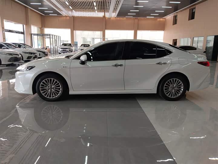 Фото 5 - Toyota Camry