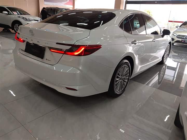 Фото 7 - Toyota Camry