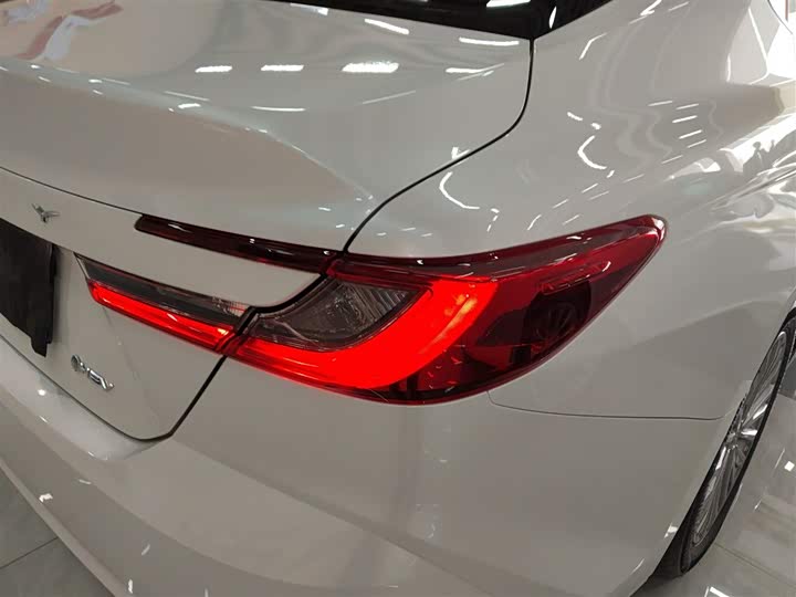 Фото 8 - Toyota Camry