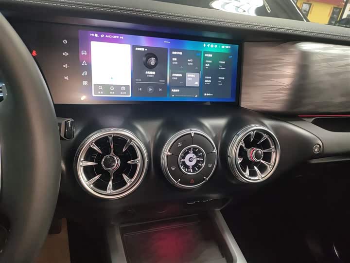 Фото 13 - Tank 300