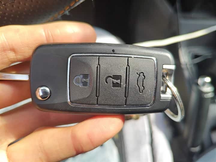 Фото 12 - Dongfeng Forthing Lingzhi M5