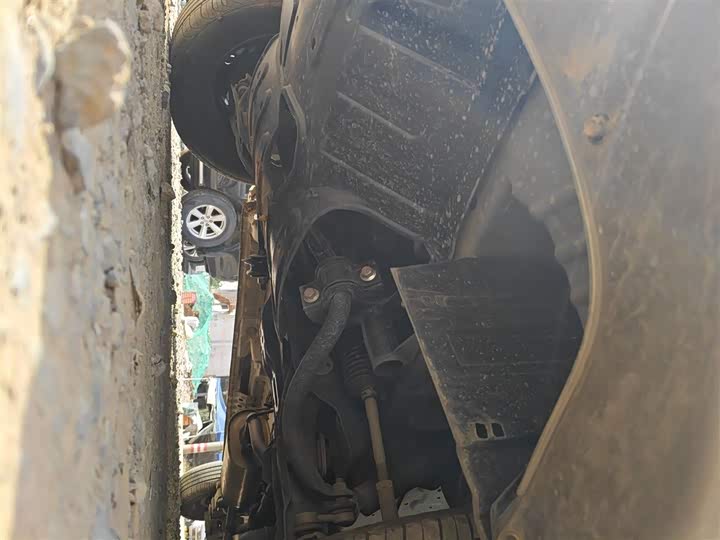 Фото 19 - Dongfeng Forthing Lingzhi M5