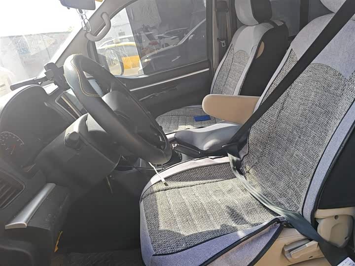 Фото 8 - Dongfeng Forthing Lingzhi M5