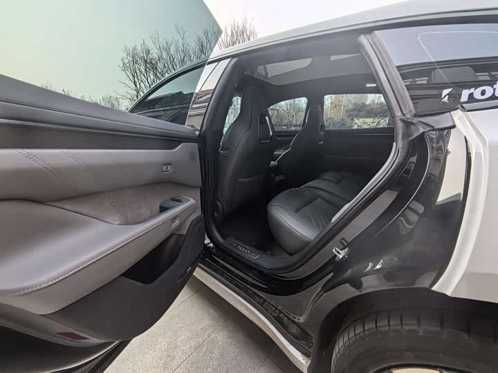 Фото 6 - Zeekr 001