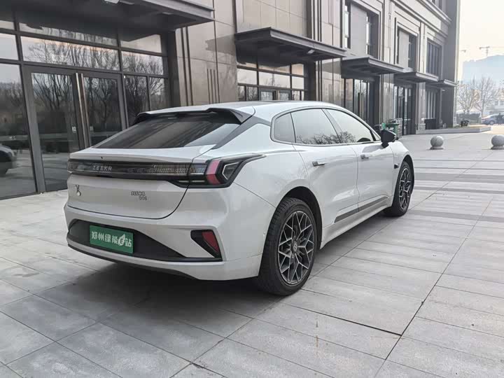 Фото 9 - Zeekr 001