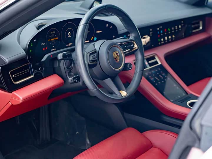 Фото 11 - Porsche Taycan