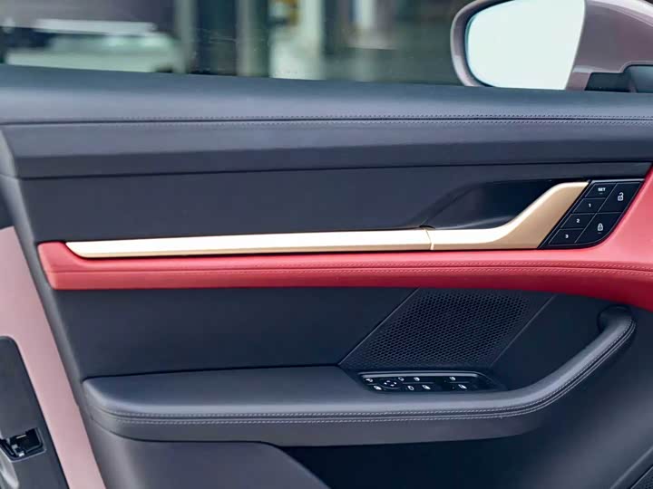 Фото 12 - Porsche Taycan