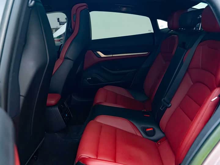 Фото 15 - Porsche Taycan