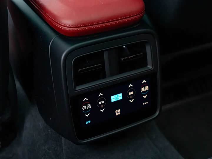 Фото 16 - Porsche Taycan