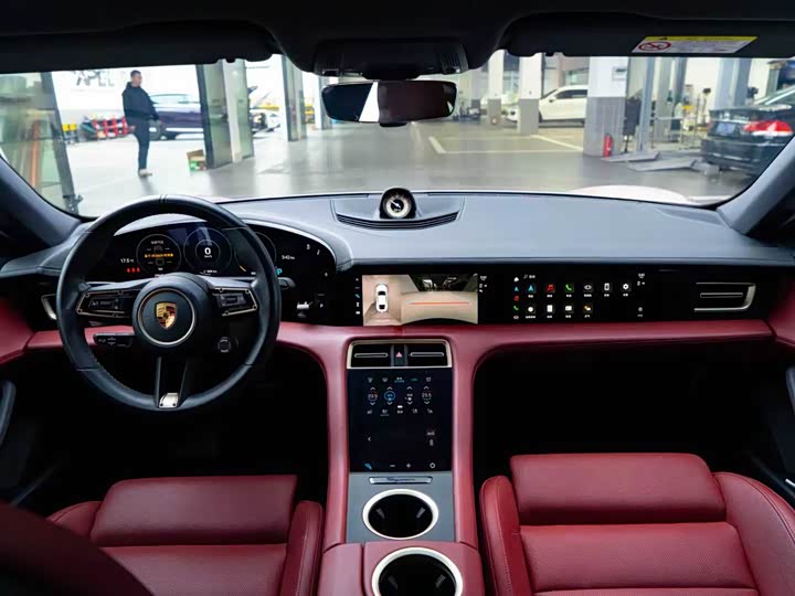 Фото 17 - Porsche Taycan