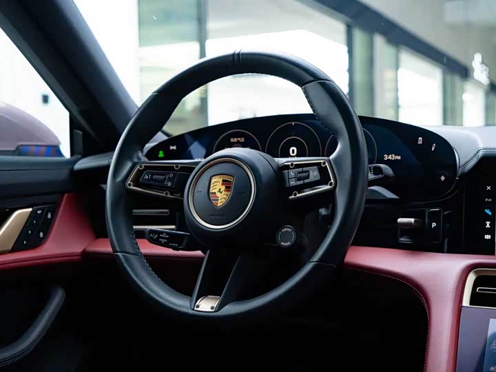 Фото 18 - Porsche Taycan