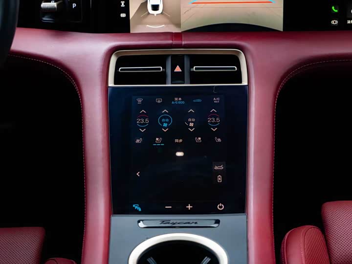 Фото 19 - Porsche Taycan