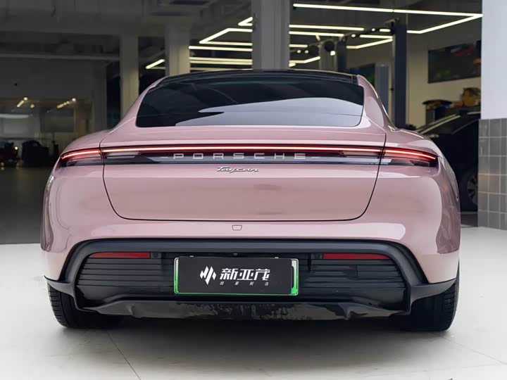 Фото 8 - Porsche Taycan