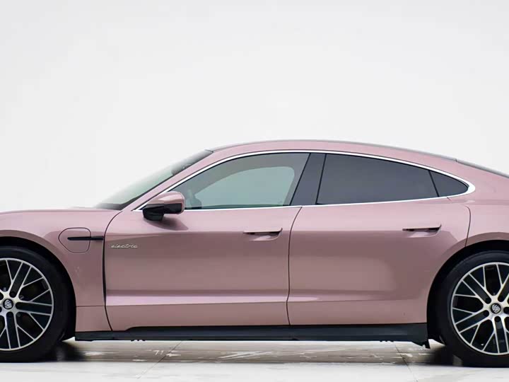 Фото 9 - Porsche Taycan