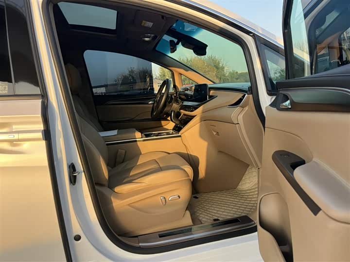 Фото 10 - Buick GL8 ES