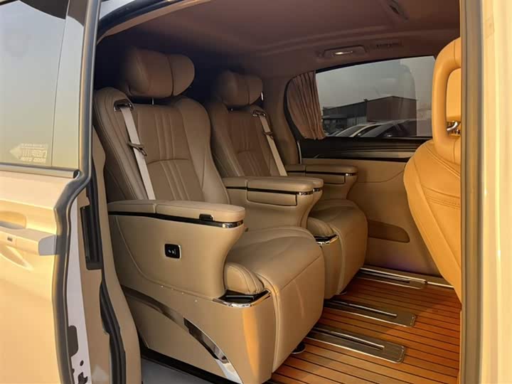 Фото 11 - Buick GL8 ES