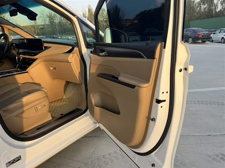 Фото 13 - Buick GL8 ES