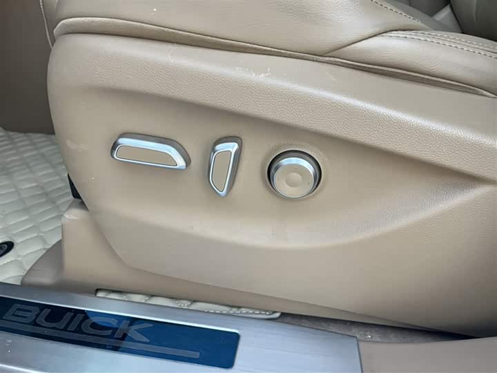 Фото 17 - Buick GL8 ES