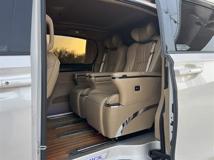 Фото 20 - Buick GL8 ES