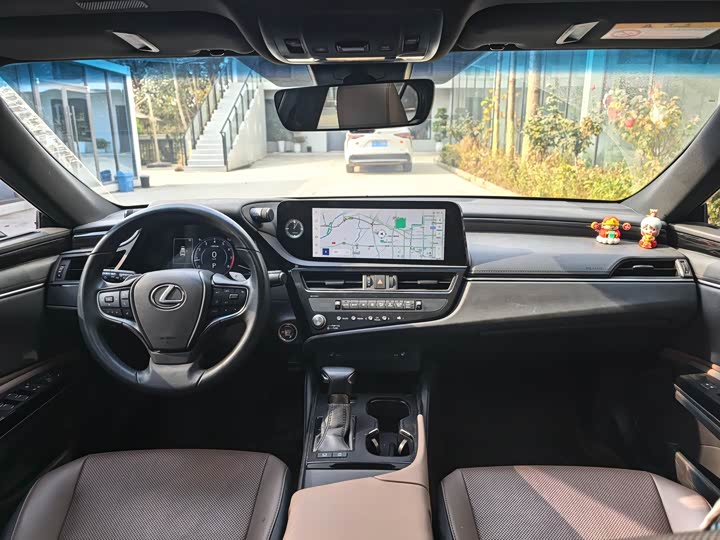 Фото 15 - Lexus ES