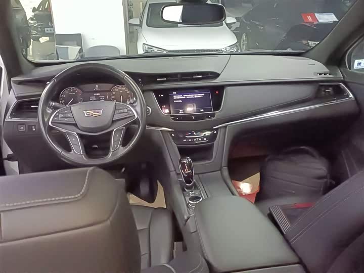 Фото 10 - Cadillac XT5