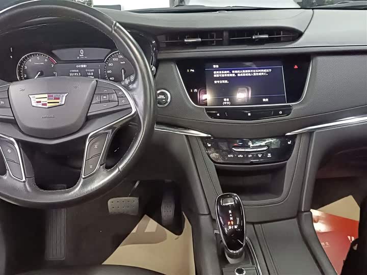 Фото 13 - Cadillac XT5