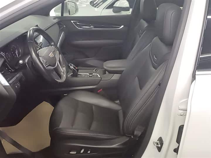 Фото 15 - Cadillac XT5