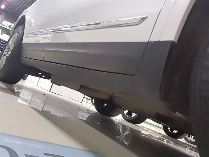 Фото 21 - Cadillac XT5