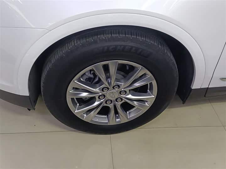 Фото 23 - Cadillac XT5