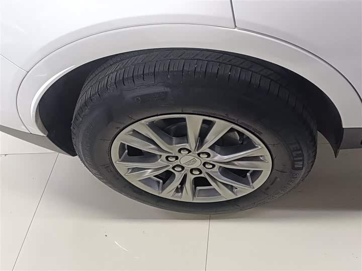 Фото 26 - Cadillac XT5