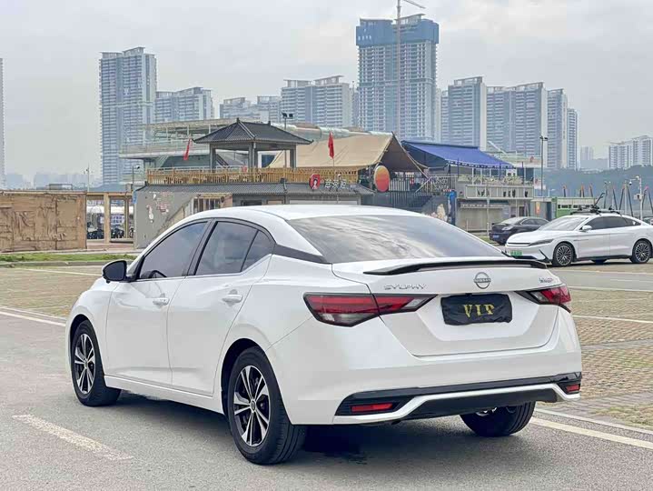 Фото 2 - Nissan Sylphy