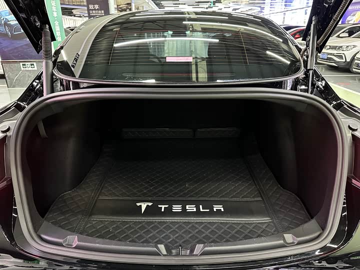 Фото 18 - Tesla Model 3