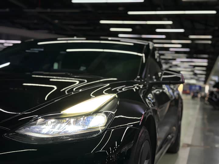 Фото 20 - Tesla Model 3