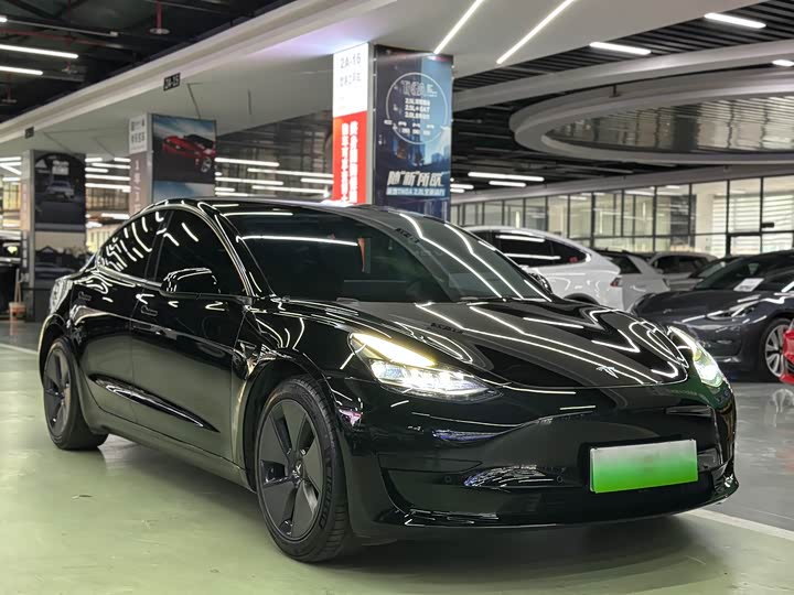 Фото 3 - Tesla Model 3