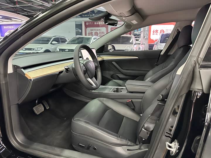 Фото 6 - Tesla Model 3