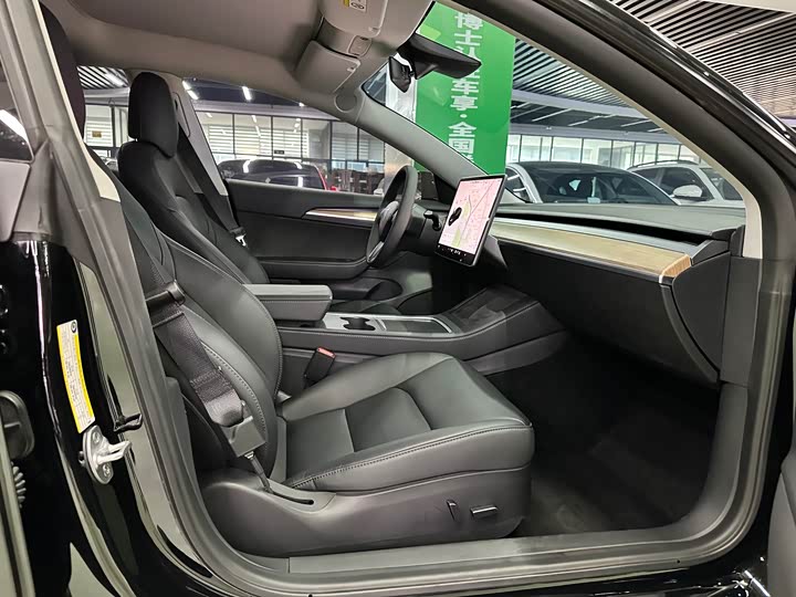 Фото 8 - Tesla Model 3