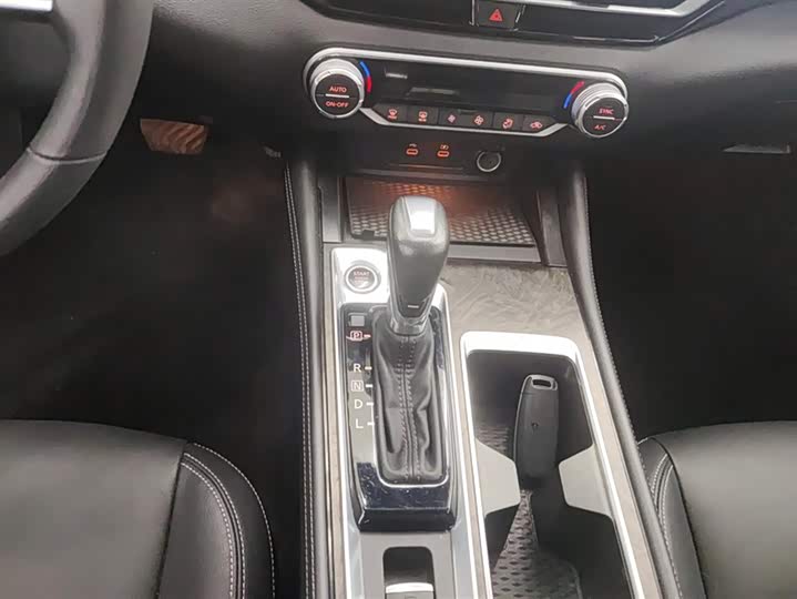 Фото 16 - Nissan Teana