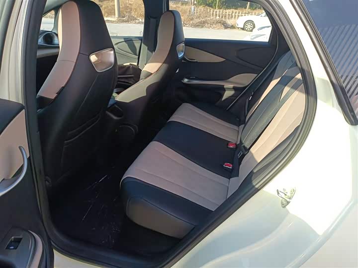 Фото 17 - BYD Dolphin